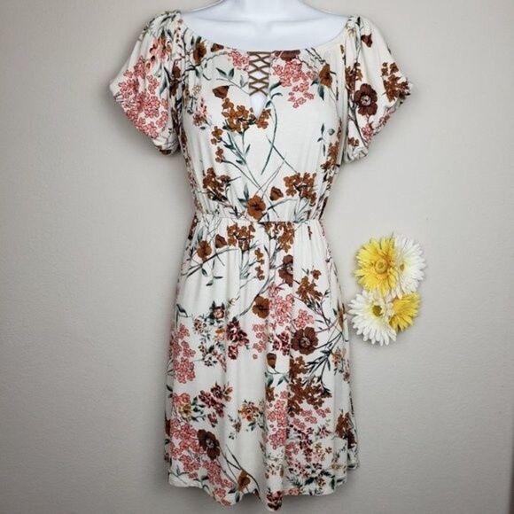 Parc & Lex Lace Up Off Shoulder Floral Dress - Picture 2 of 16